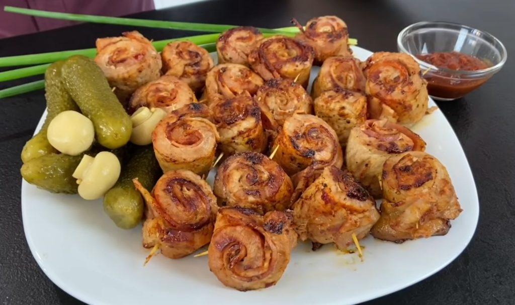 Мясные рулетики с беконом фото готовых рулетиков