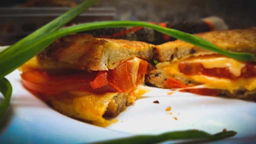 Горячий Бутерброд на Сковороде с Сыром и Яйцом. Рецепт на Скорую Руку.
