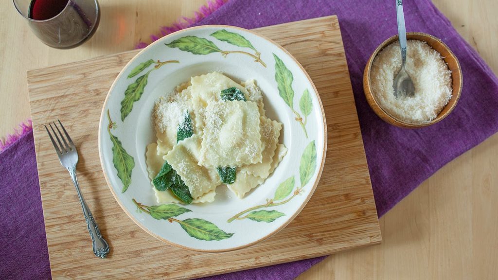 Равиоли с начинкой из груш и горгондзолы | Итальянская кухня