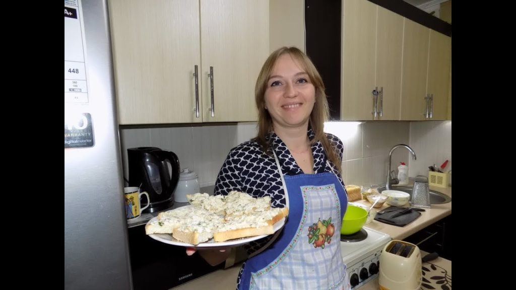 ПРАЗДНИЧНЫЕ БУТЕРБРОДЫ С ПЕЧЕНЬЮ ТРЕСКИ//ЗАКУСКА НА ПРАЗДНИЧНЫЙ НОВОГОДНИЙ СТОЛ