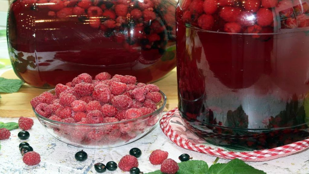 Компот из малины и чёрной смородины на зиму. Очень вкусный компот из ягод ассорти на зиму