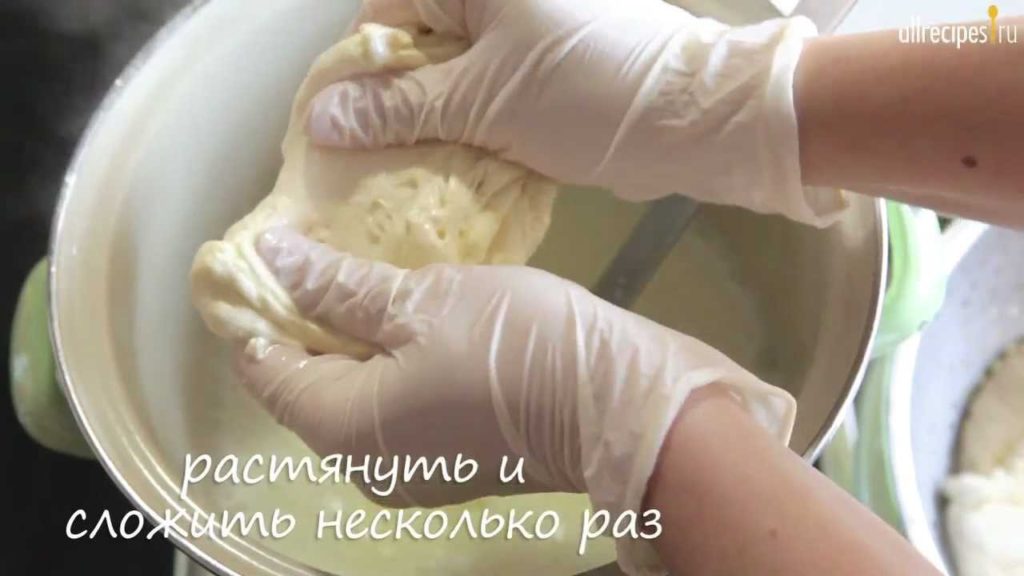Как приготовить сыр Моцарелла: видео-рецепт