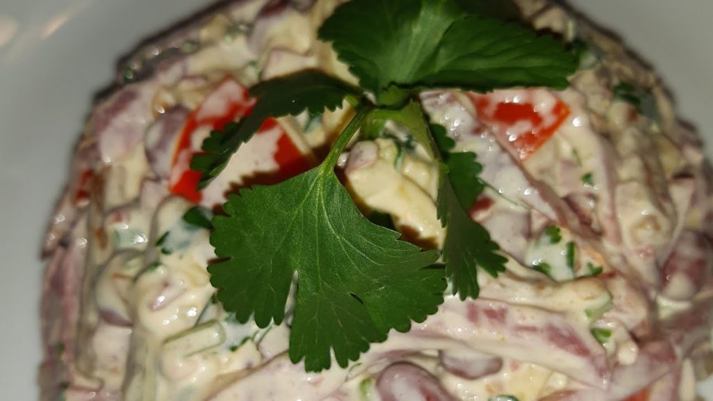 Быстрый и оригинальный салат "Обжорка". Хӯриши осонак ва камхарҷ