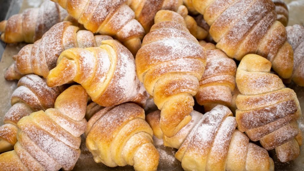КРУАССАНЫ из дрожжевого теста | рецепт круассанов | выпечка CROISSANTS КРУАССАНЫ из дрожжевого теста | рецепт круассанов | выпечка CROISSANTS