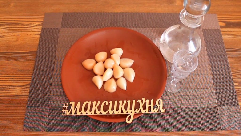 Соленый чеснок