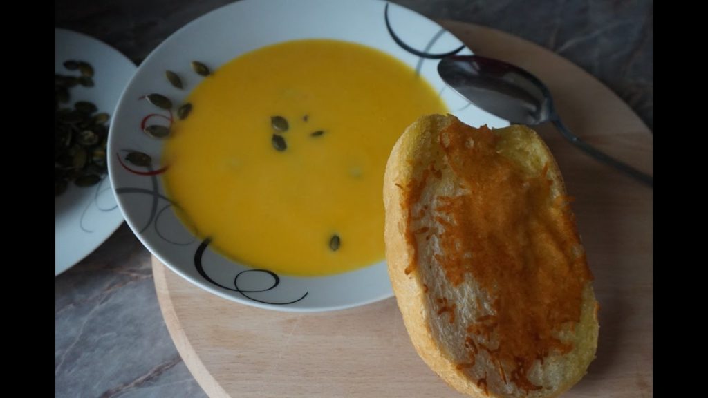 Суп-пюре из тыквы с сырными гренками