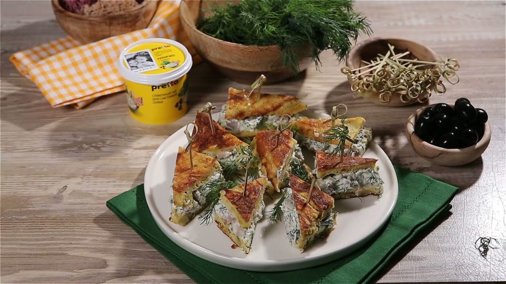 Омлетная закуска с сельдью и кремчизом