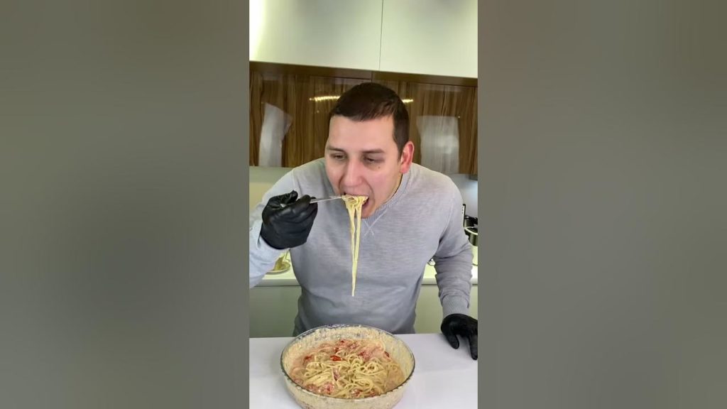 Проверяю популярный РЕЦЕПТ ИЗ ТИК ТОКА - МАКАРОНЫ С СЫРОМ и помидорами