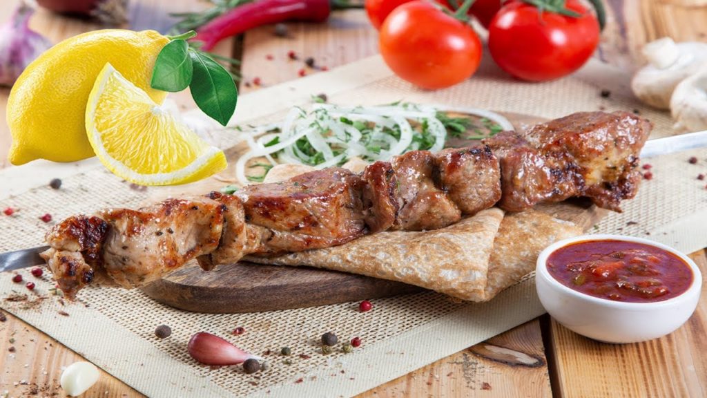 Шашлык из свинины на минералке с лимоном. Быстрый маринад для шашлыка