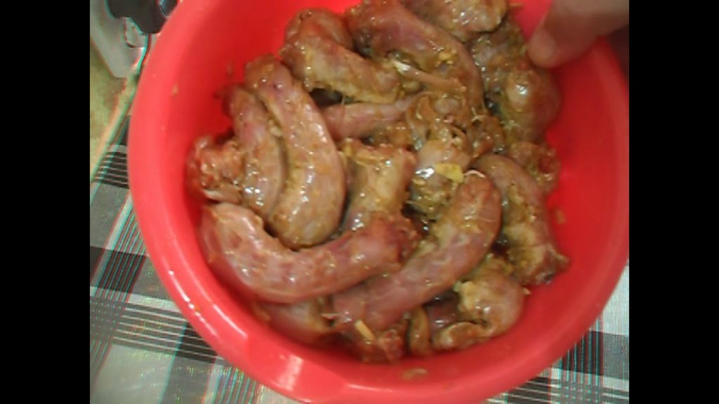 Закуска к пиву. Куриные шеи в вине.