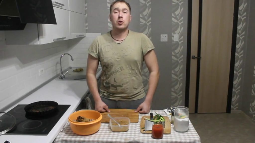 Свиные ножки в духовке под  двумя соусами