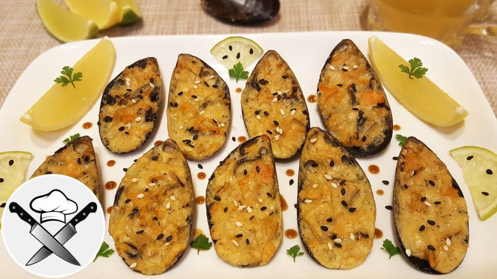 Мидии в раковинах запеченные в духовке с сыром и пикантным соусом