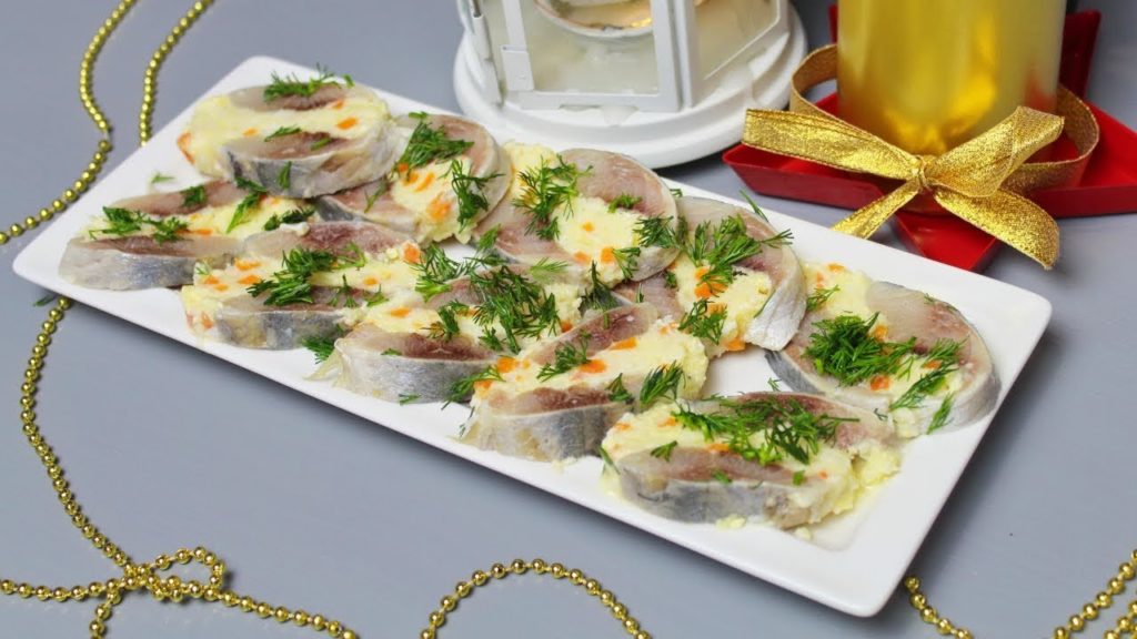 ВКУСНАЯ ЗАКУСКА из селедки на НОВЫЙ ГОД. Рулет из сельди. Фаршированная сельдь. Новогоднее меню 2021