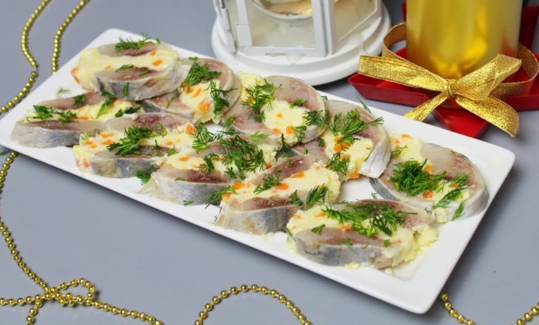 ВКУСНАЯ ЗАКУСКА из селедки на НОВЫЙ ГОД. Рулет из сельди. Фаршированная сельдь. Новогоднее меню 2021