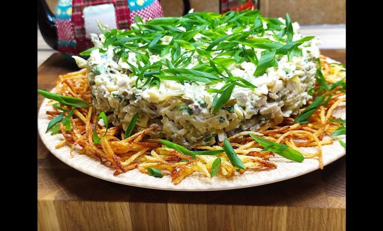 Салат с курицей и колбасным сыром!  Невероятно сытный!