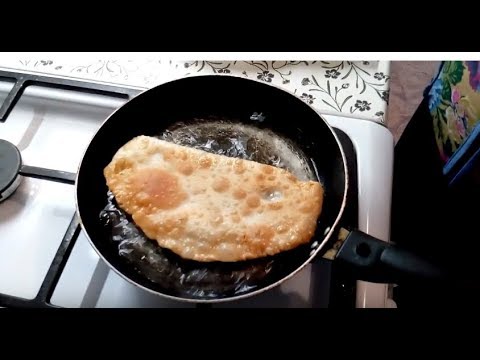 Чебуреки пузырчатые и хрустящие .