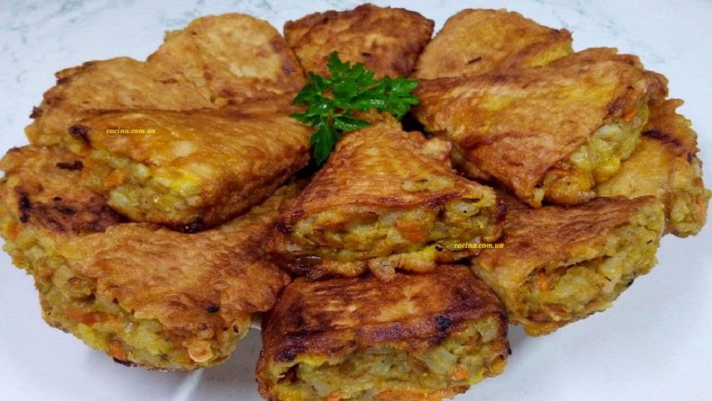 Консервированная сардина с рисом "Рыбий Хвост". Закуска в вафельных конусах на сковороде