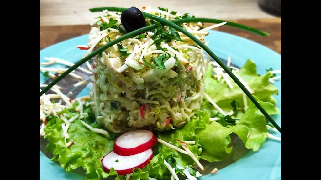 Салат с крабовыми палочками и копчёным сыром! Станет Вашим любимым!