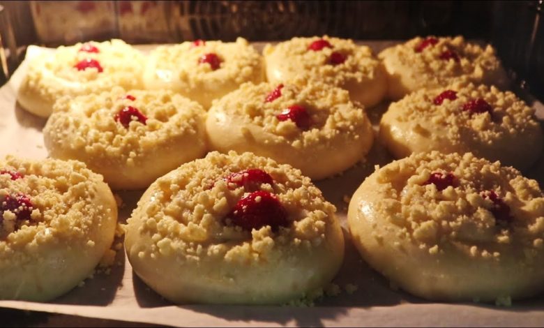 ВАТРУШКИ ( Пирожные) с Ванильным Кремом и Клубникой ВАТРУШКИ ( Пирожные) с Ванильным Кремом и Клубникой