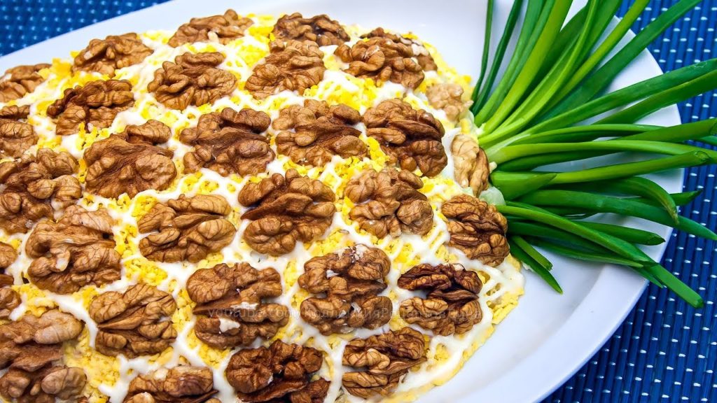 Салат "АНАНАС" – рецепт эффектного и вкусного праздничного салата! Салат "АНАНАС" – рецепт эффектного и вкусного праздничного салата!