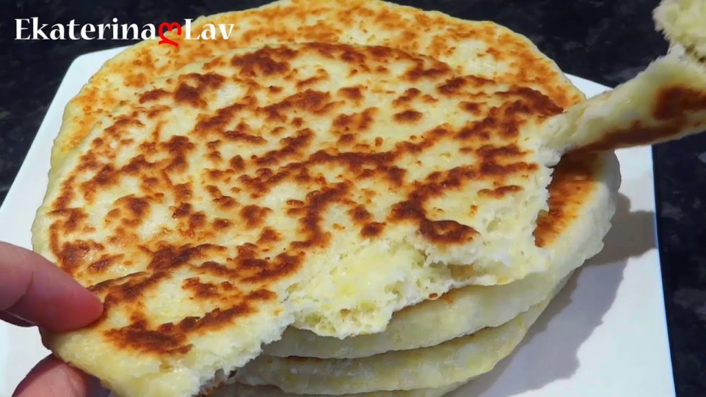 СЫРНЫЕ ЛЕПЕШКИ на кефире! За 5 минут на сковороде! Лепешки с сыром! Быстрый завтрак! Просто, вкусно! СЫРНЫЕ ЛЕПЕШКИ на кефире! За 5 минут на сковороде! Лепешки с сыром! Быстрый завтрак! Просто, вкусно!