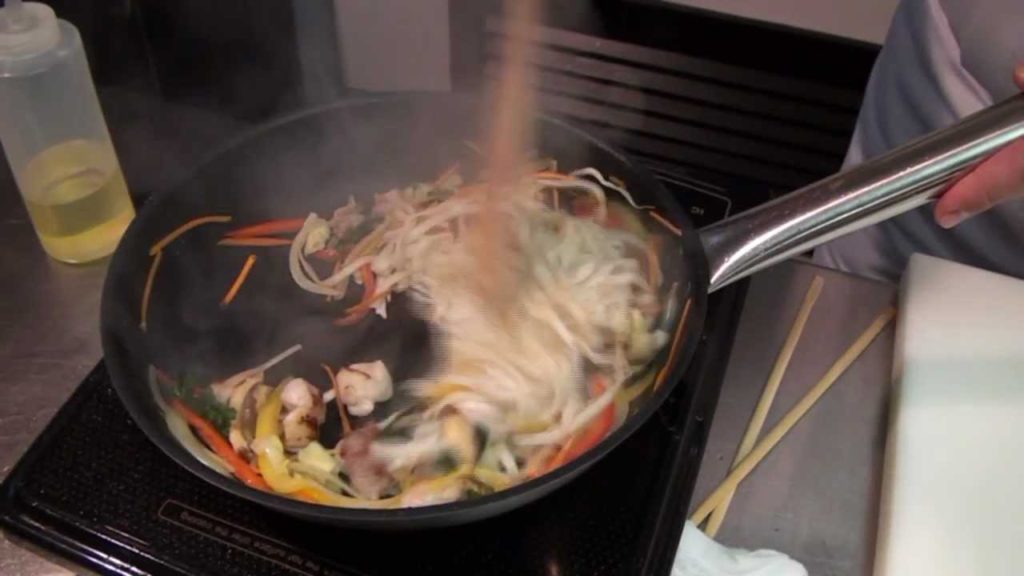 Удон с овощами и курицей / Удон з овочами та куркою