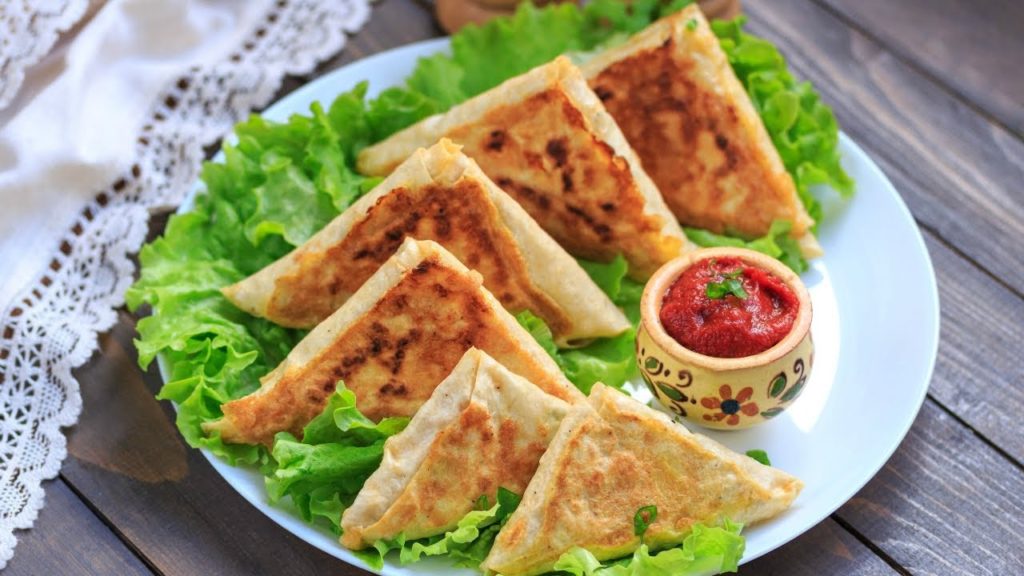 🌮 Жареный лаваш с колбасой и сыром — видео рецепт. Ленивые жареные пирожки из лаваша с начинкой!