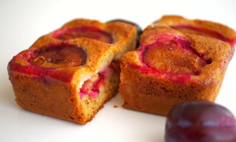 Королевская шарлотка со сливами