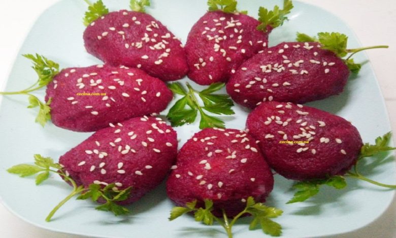 Сельдь под шубой "Клубничка" точно удивит ваших гостей! / Вкусно и Просто