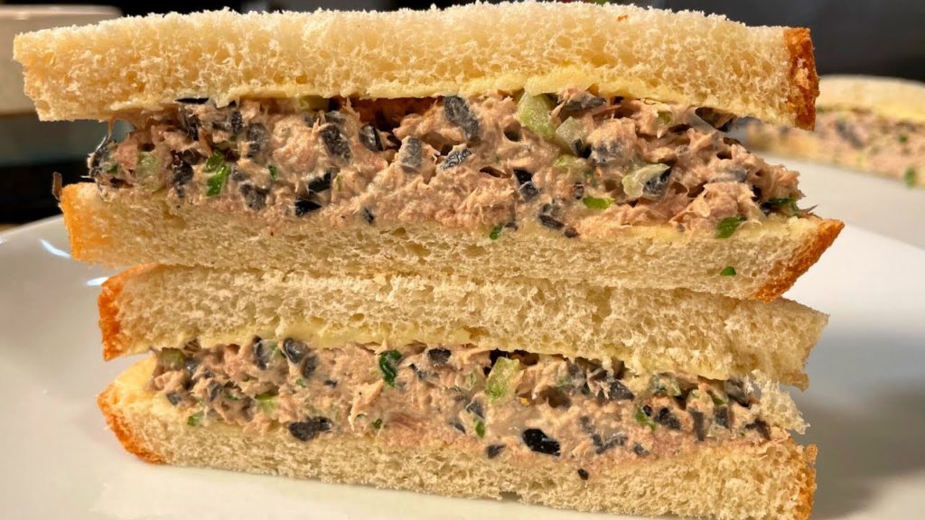 Очень Вкусный Бутерброд на завтрак. Готовится 5 минут. Сэндвич с Тунцом. Что приготовить на завтрак?