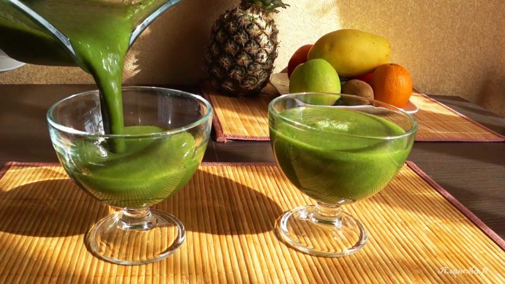 Смузи из сельдерея и яблока. Зеленый смузи. Smoothie with celery
