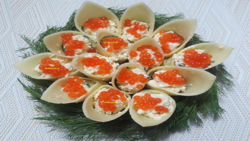 Сырная закуска на праздничный стол. Закуска из сыра с чесноком и яйцом Сырная закуска на праздничный стол. Закуска из сыра с чесноком и яйцом