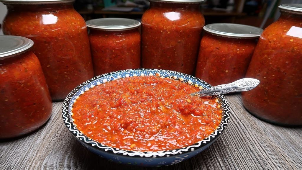 Самая вкусная болгарская Лютеница. Вы не представляете насколько это вкусно с печеными перцами. Самая вкусная болгарская Лютеница. Вы не представляете насколько это вкусно с печеными перцами.