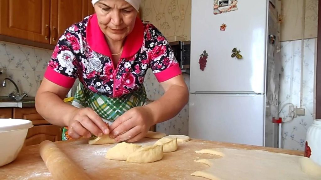 Пирожки с яйцом и зеленым луком