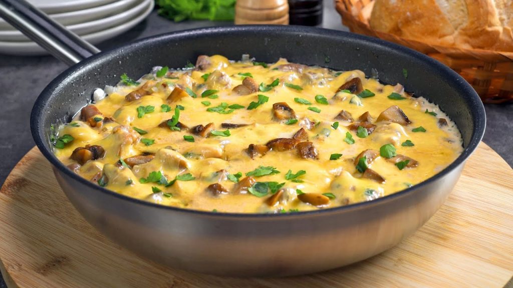 Быстрый и вкусный ЖУЛЬЕН С КУРИЦЕЙ И ГРИБАМИ НА СКОВОРОДЕ. Рецепт от Всегда Вкусно!