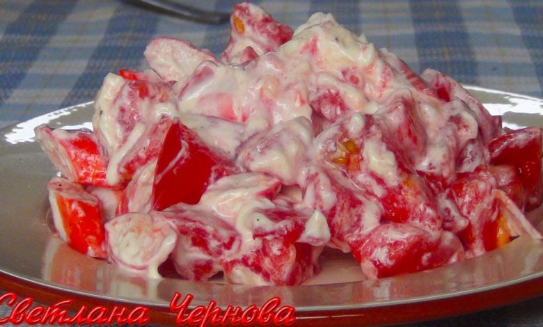 Салат из помидоров,крабовых палочек и чеснока /Tomato and  Crab Stick Salad Recipe