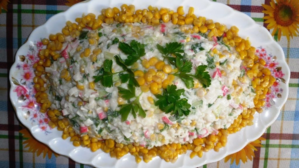 Постный салат из крабовых палочек и риса