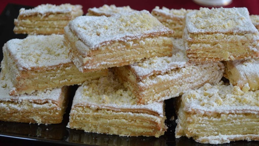 ПРОЩЕ ПРОСТОГО😍ОЧЕНЬ ВКУСНЫЕ СЛОЙКИ НА КЕФИРЕ❤️