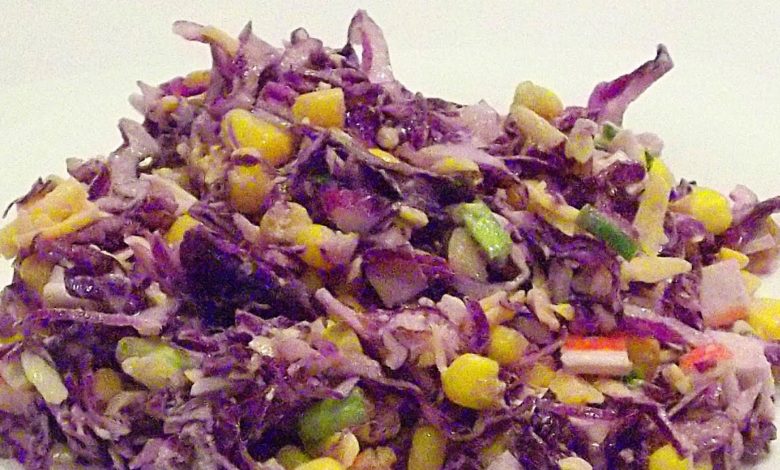 Салат из Краснокочанной Капусты с Крабовыми Палочками и Сыром видео рецепт