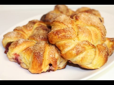 Слоеные булочки с вишней (как красиво завернуть)