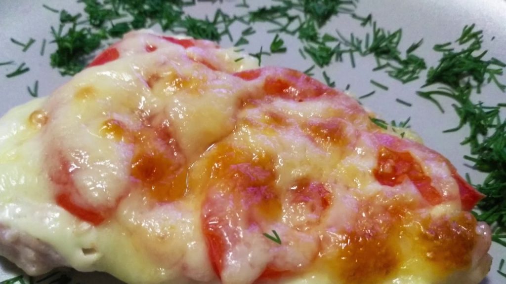 Блюдо которое  всегда выручает.Как вкусно, сочно, полезно  и быстро приготовить куриную грудку .