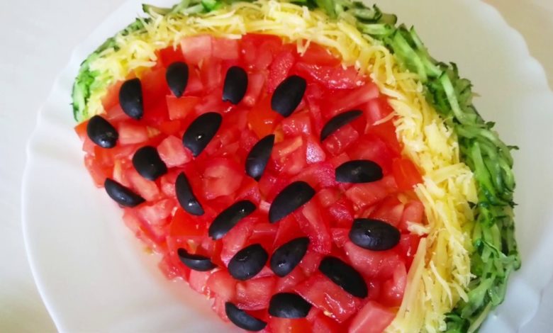 СОЧНЫЙ ПО-ЛЕТНЕМУ, ВКУСНЫЙ ПО-ДОМАШНЕМУ САЛАТ «АРБУЗНАЯ ДОЛЬКА» Как приготовить салат Просто Вкусно