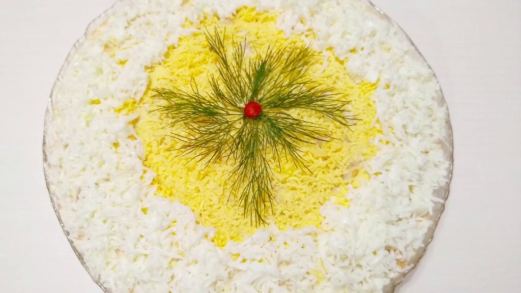 Салат с чёрной редькой. Кладезь витаминов в одной тарелке. Рецепт вкусного и сытного салата.