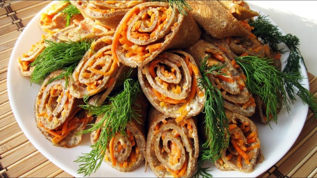 Рулетики из печени и моркови по-корейски / Новогоднее меню