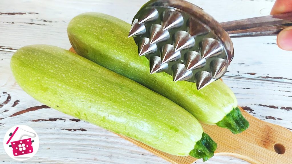 Кабачки вкуснее с мясом! Просто возьмите 1 кабачок. Такой вкуснятины я еще не готовила. Готовим Дома