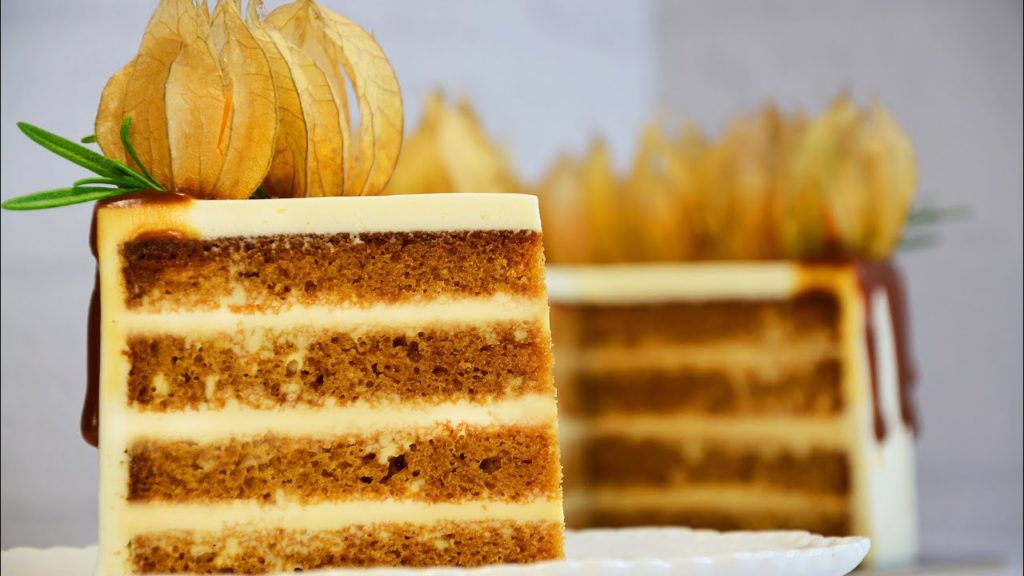 Бисквитный медовик со сметанной медово-карамельной прослойкой. Вкуснейший медовый бисквитный торт 🔥