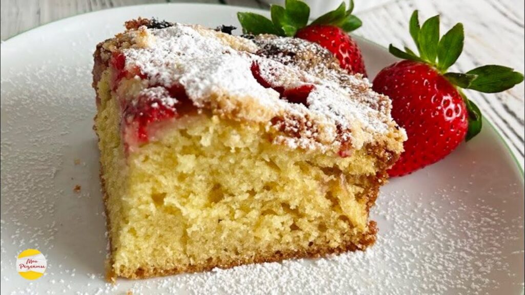 ПРОСТОЙ ПИРОГ с КЛУБНИКОЙ!