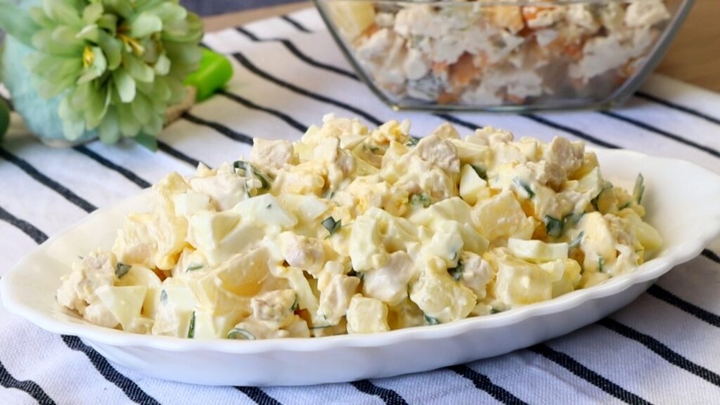 Салат "Балерина" / ДВА салата за ПЯТЬ МИНУТ с ананасами и курицей Салат "Балерина" / ДВА салата за ПЯТЬ МИНУТ с ананасами и курицей