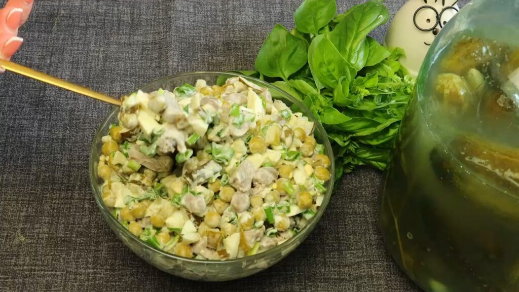 Когда есть малосольные огурцы - Готовлю этот Салат!Просто и УХ как вкусно/Новинка из сердечек