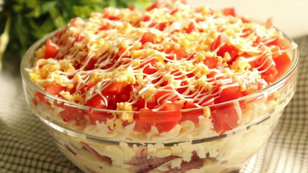 Салат "Красный Бриллиант"  Из таких банальных продуктов такой Шедевр получился !